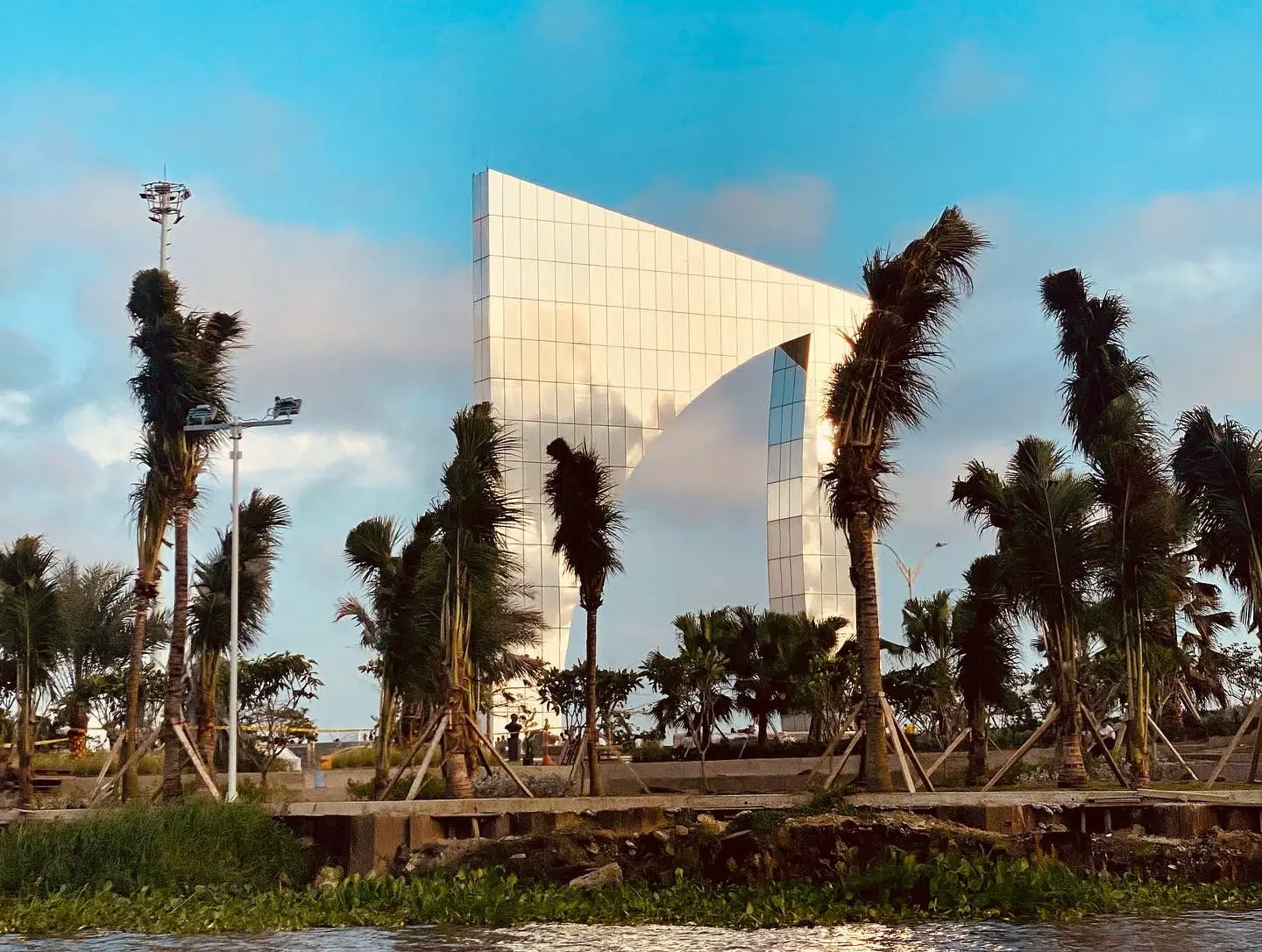 Shark Fin Monument in Barranquilla, symbol of the Junior team and pride of the city.