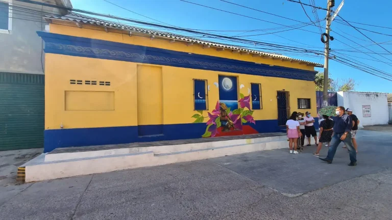 Casa Cultural en Barrio Abajo, espacio que promueve el arte y la tradición barranquillera.