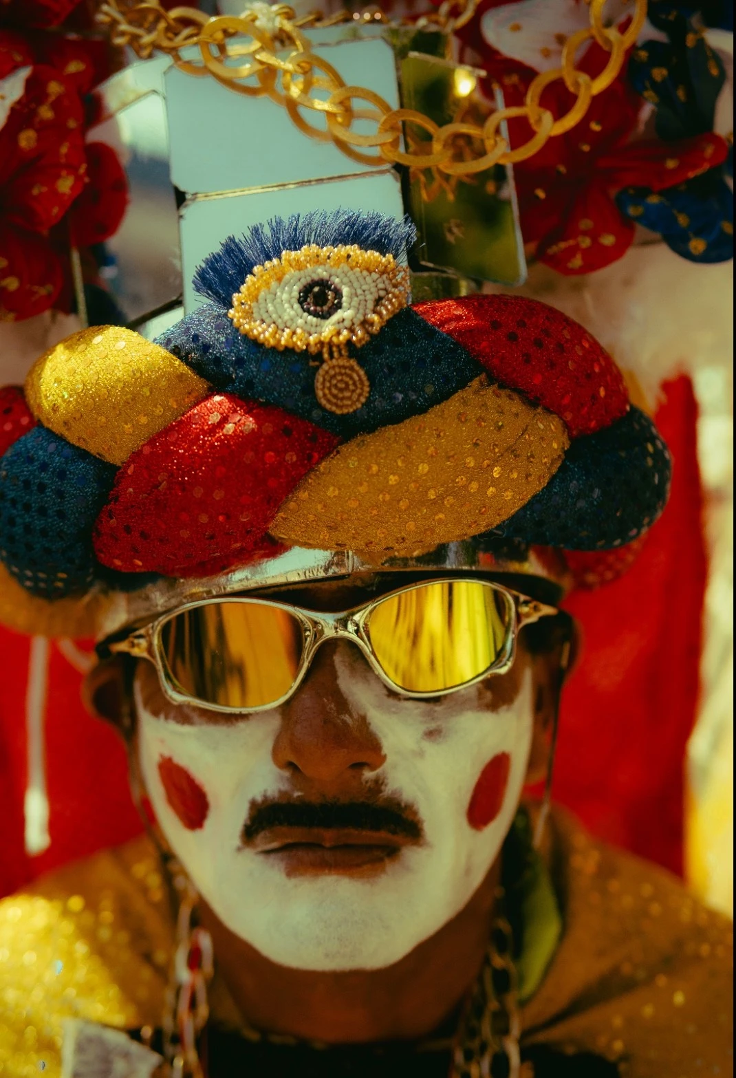 Character of the Barranquilla Carnival, symbol of joy and color in the most emblematic festival of the region.