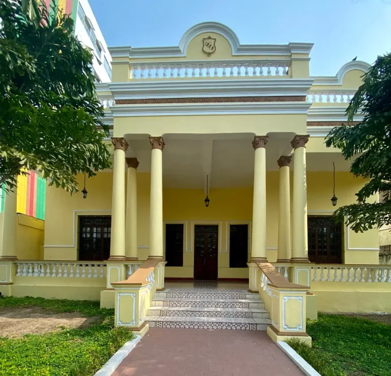 Mansión Amarilla en El Prado, símbolo de sofisticación y legado histórico en Barranquilla.