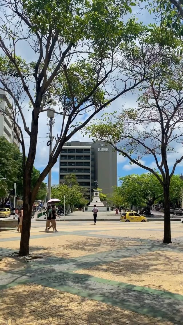 Ven y recorre el pasado y presente de la Barranquilla que sigue escribiendo su historia cada día. ❤️💛💚
.
.
#neiwaytravel #barranquilla #paseodebolivarbarranquilla #centrodebarranquilla #atlantico